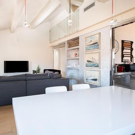 Stunning Top Floor Flat In The Heart Of Verona Exterior photo