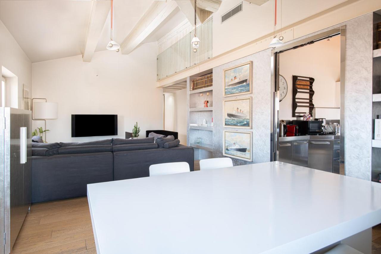 Stunning Top Floor Flat In The Heart Of Verona Exterior photo